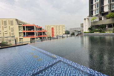 V12 Sovo (Menara Suria)