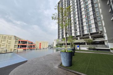 V12 Sovo (Menara Suria)