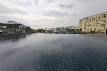 V12 Sovo (Menara Suria)