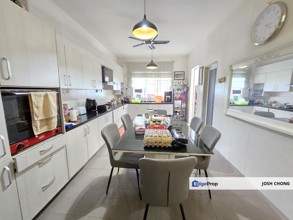 Beautiful Corner Home Facing Garden Renovated Value Buy Property Strategic Location, Selangor, Jenjarom