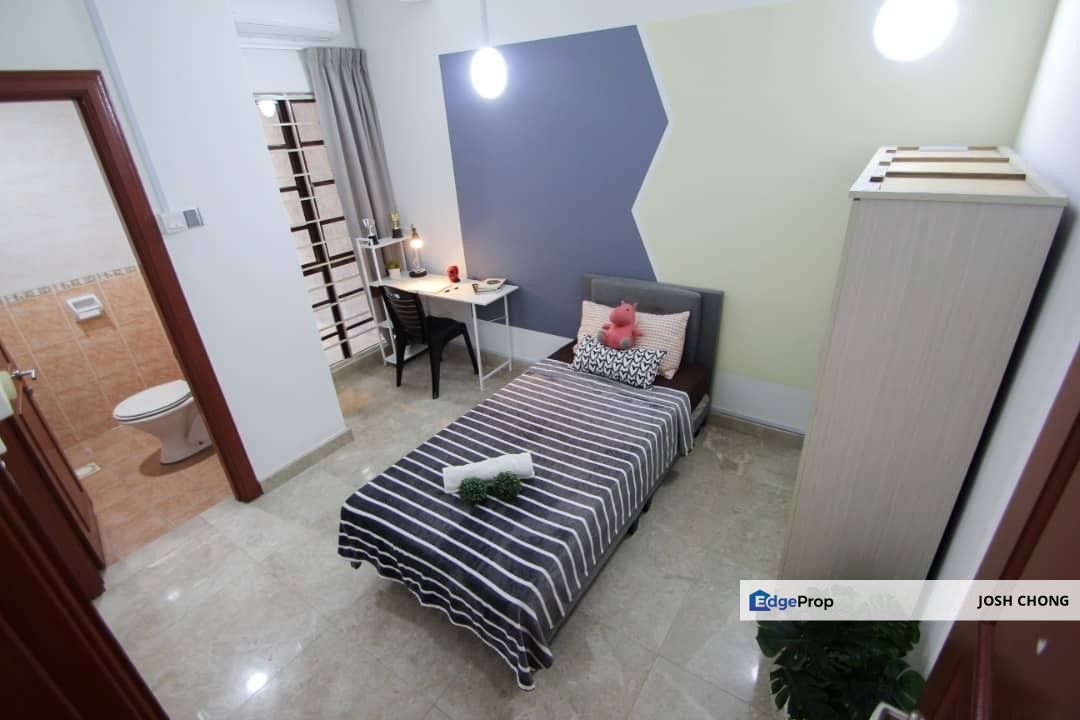Room With Attached Bathroom To Let Walk To LRT Station and All Amenities Gated Guarded Fully Furnished, Selangor, Putra Heights