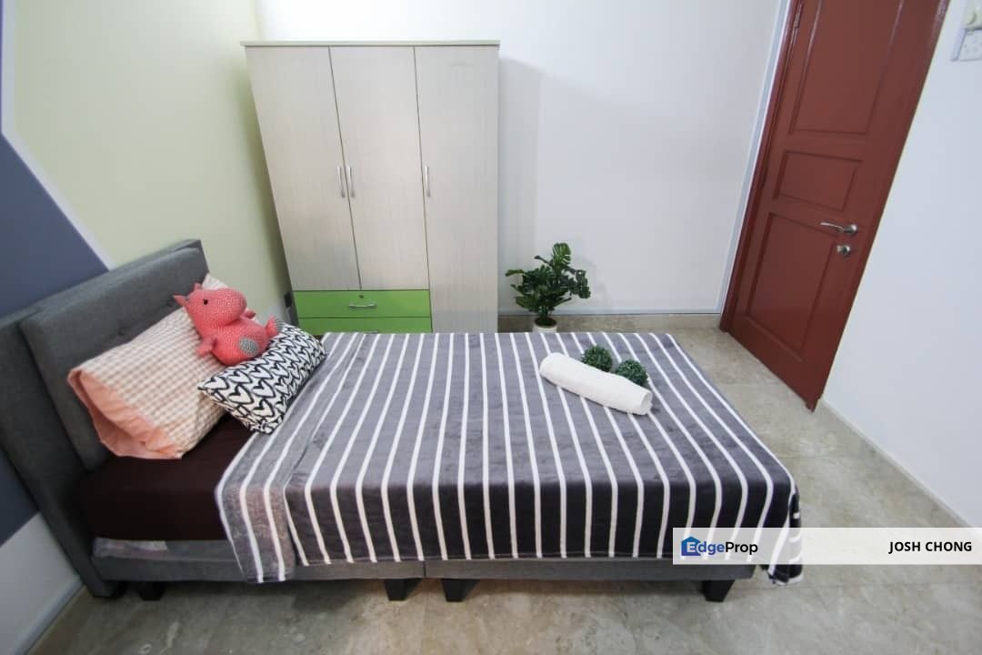 Room With Attached Bathroom To Let Walk To LRT Station and All Amenities Gated Guarded Fully Furnished, Selangor, Putra Heights