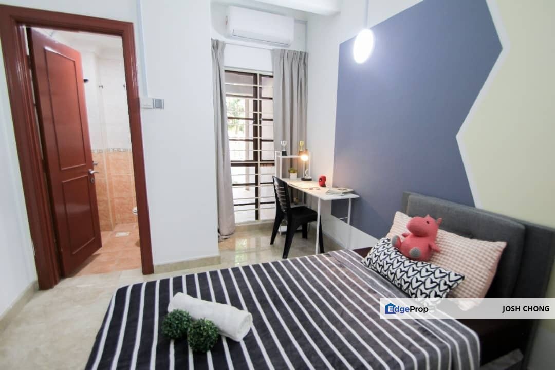 Room With Attached Bathroom To Let Walk To LRT Station and All Amenities Gated Guarded Fully Furnished, Selangor, Putra Heights