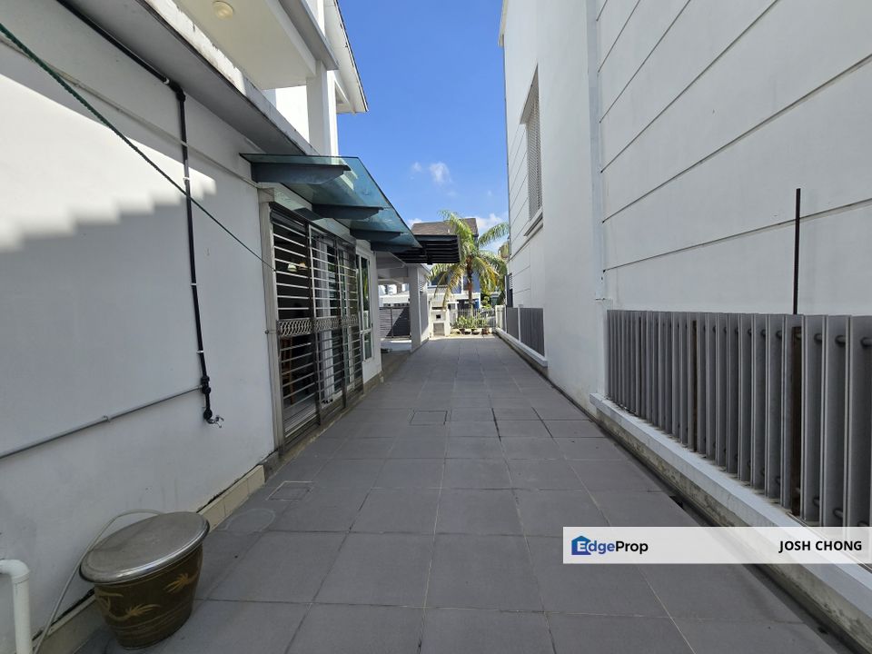 Beautiful Bungalow Renovated Gated Guarded Near Kingsley International School, Selangor, Putra Heights