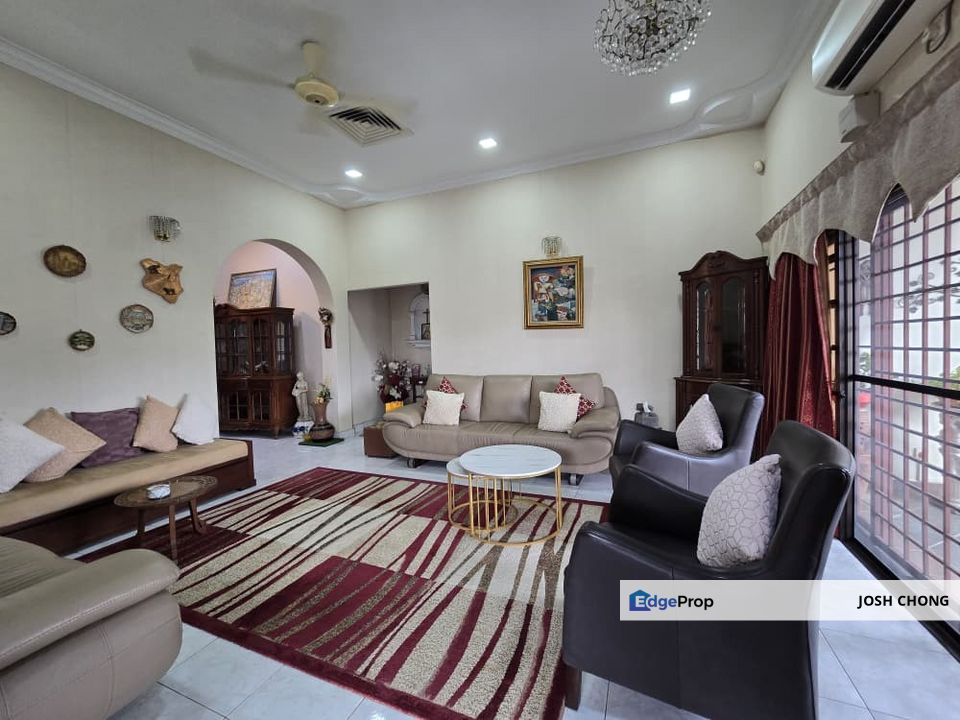 Beautiful Home Renovated Well Kept Strategic Location Near Aminities, Selangor, Petaling Jaya