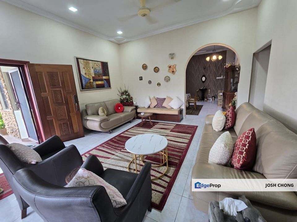 Beautiful Home Renovated Well Kept Strategic Location Near Aminities, Selangor, Petaling Jaya