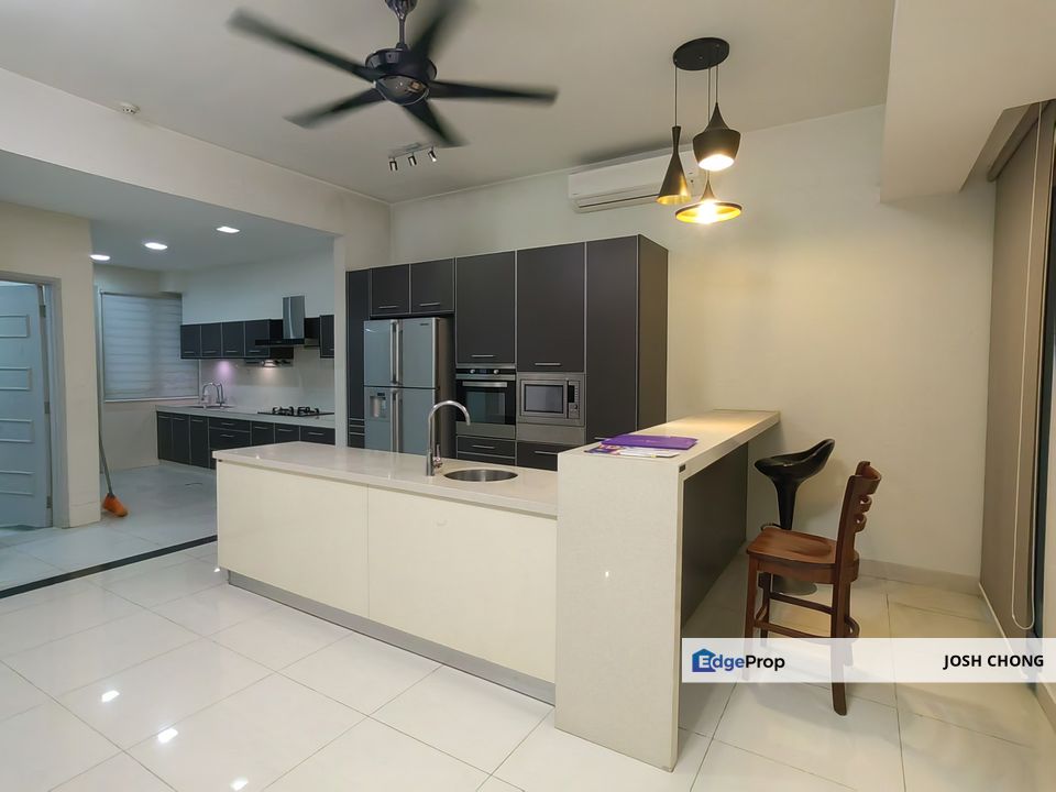 Grandis Palms, Beautiful Home, Renovated, Gated and Guarded Community Near LRT Station, Selangor, Putra Heights