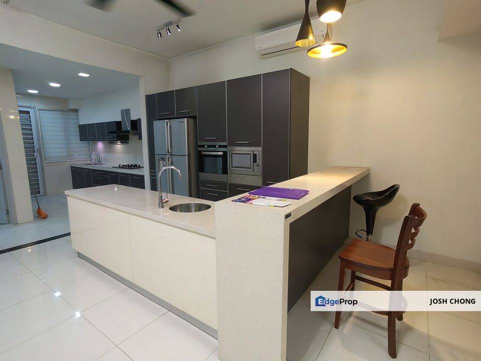 Grandis Palms, Beautiful Home, Renovated, Gated and Guarded Community Near LRT Station, Selangor, Putra Heights