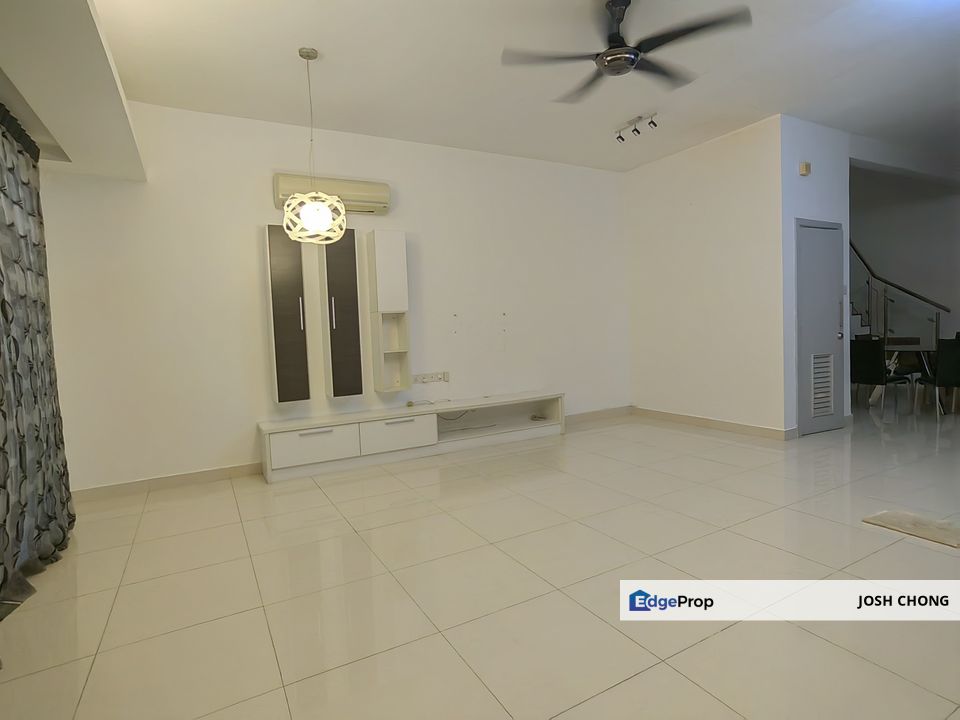 Grandis Palms, Beautiful Home, Renovated, Gated and Guarded Community Near LRT Station, Selangor, Putra Heights