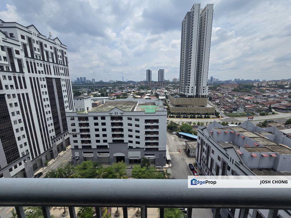 Beautiful Home City View Renovated 2 Car Parks Strategic Location Facing East, Selangor, Petaling Jaya