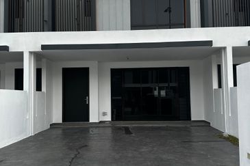 Serenia Anisa Phase 1