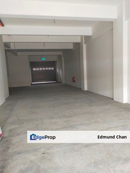 Dataran Puchong shop, Puchong Utama, facing JPN, Selangor, Puchong