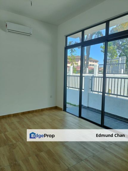 Puchong Utama 2.5 storey corner link house, brand new, free MOT, Selangor, Puchong