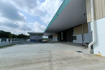 West Port, Pulau Indah