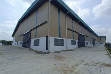 West Port, Pulau Indah