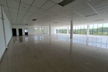 West Port, Pulau Indah