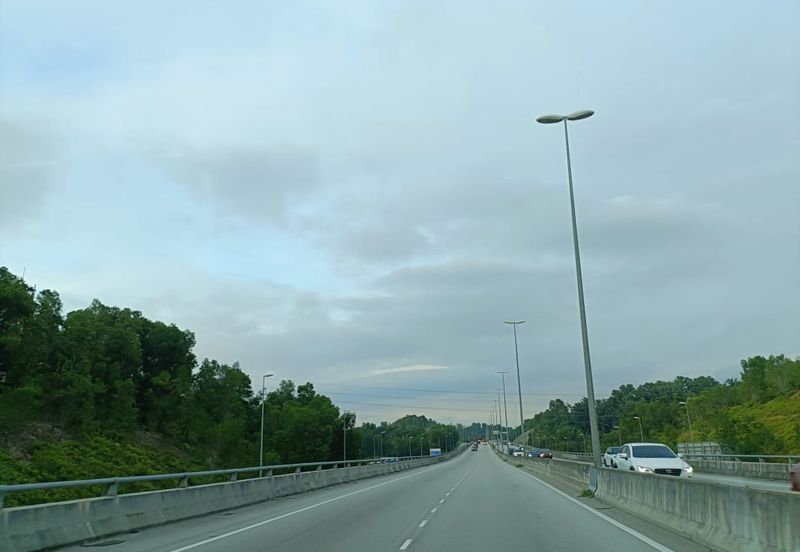 Residential Land Puncak Alam next to road side