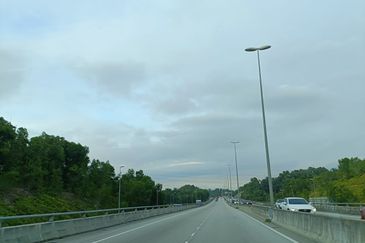 Residential Land Puncak Alam next to road side