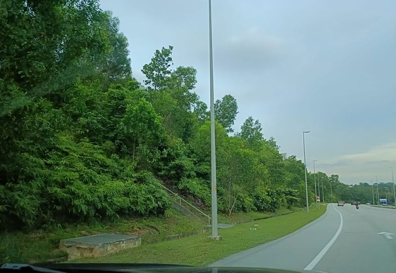 Residential Land Puncak Alam next to road side