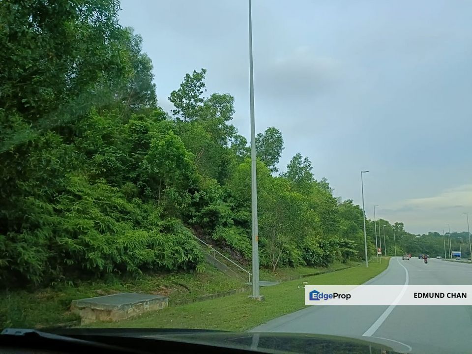 Residential Land Puncak Alam next to road side, Selangor, Bandar Puncak Alam