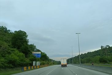 Residential Land Puncak Alam next to road side