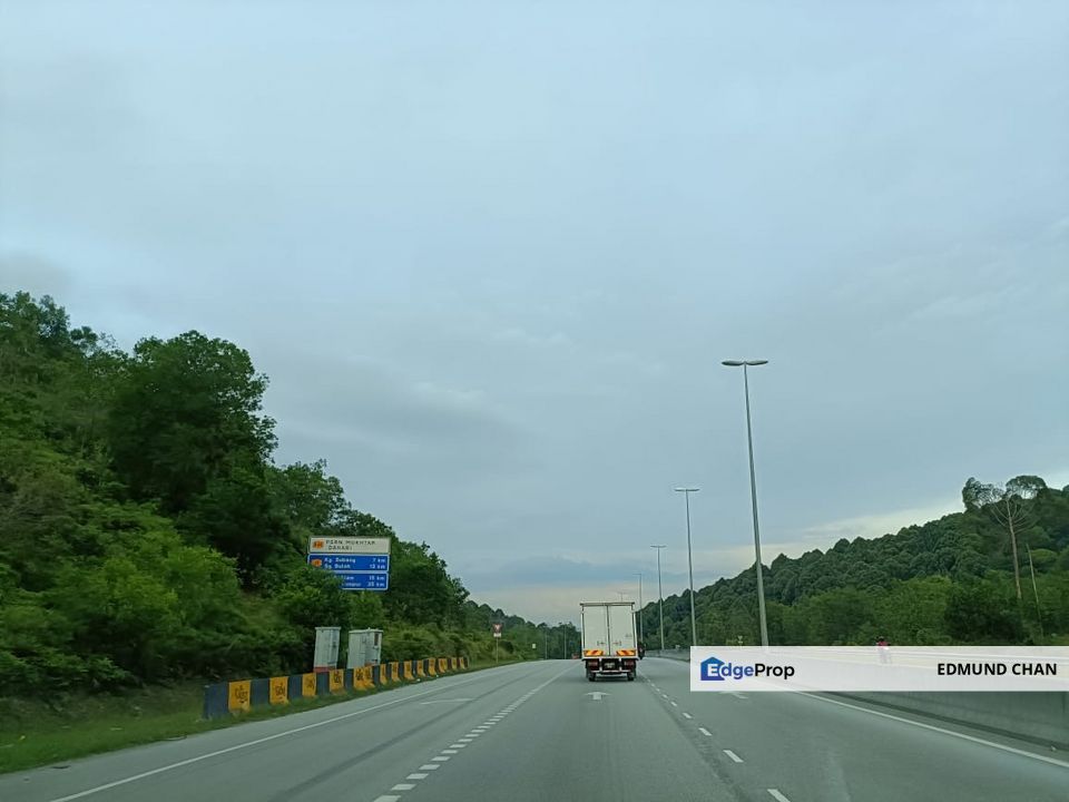 Residential Land Puncak Alam next to road side, Selangor, Bandar Puncak Alam