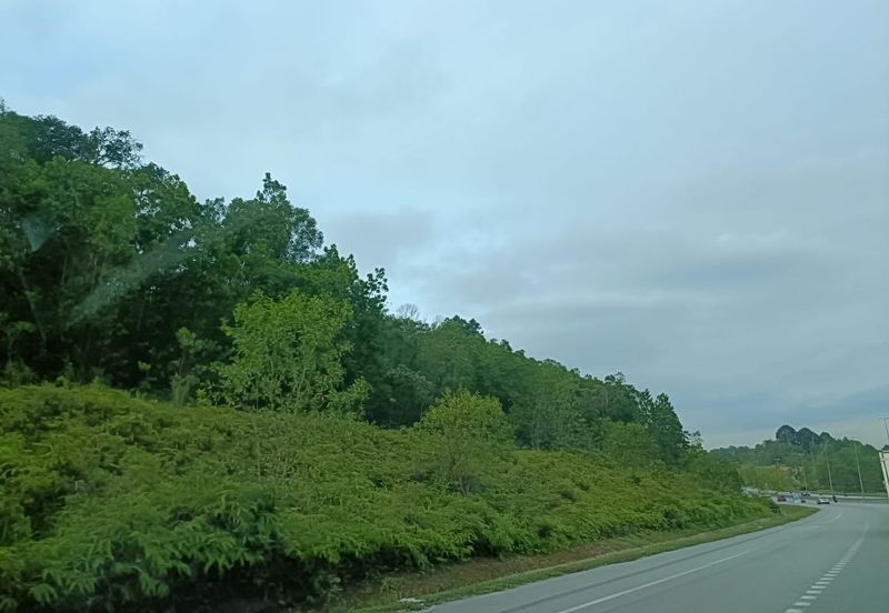 Residential Land Puncak Alam next to road side