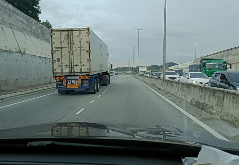 Residential Land Puncak Alam next to road side