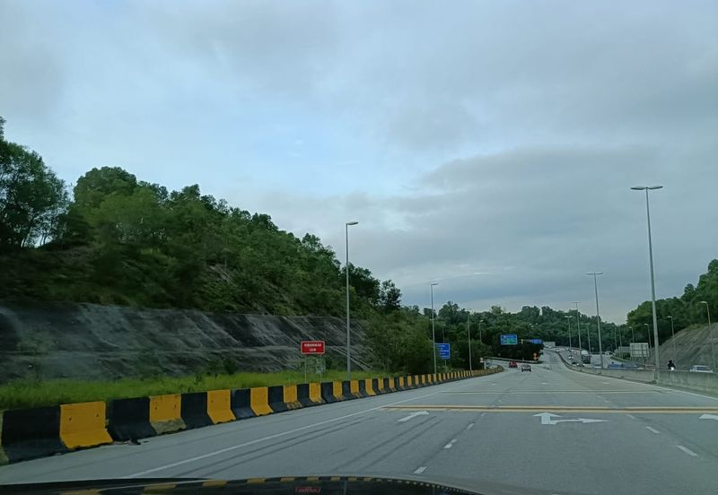 Residential Land Puncak Alam next to road side