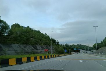 Residential Land Puncak Alam next to road side