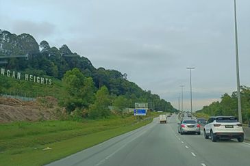Residential Land Puncak Alam next to road side