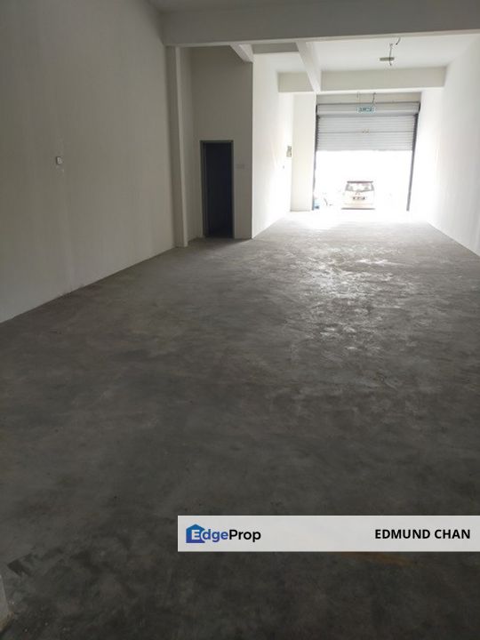 Taman Denai Puchong 3 sty shop, facing LDP highway, Selangor, Puchong