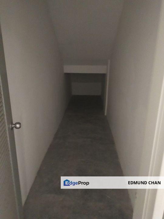 Taman Denai Puchong 3 sty shop, facing LDP highway, Selangor, Puchong