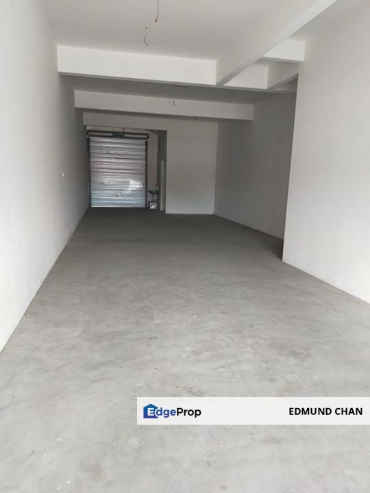 Taman Denai Puchong 3 sty shop, facing LDP highway, Selangor, Puchong