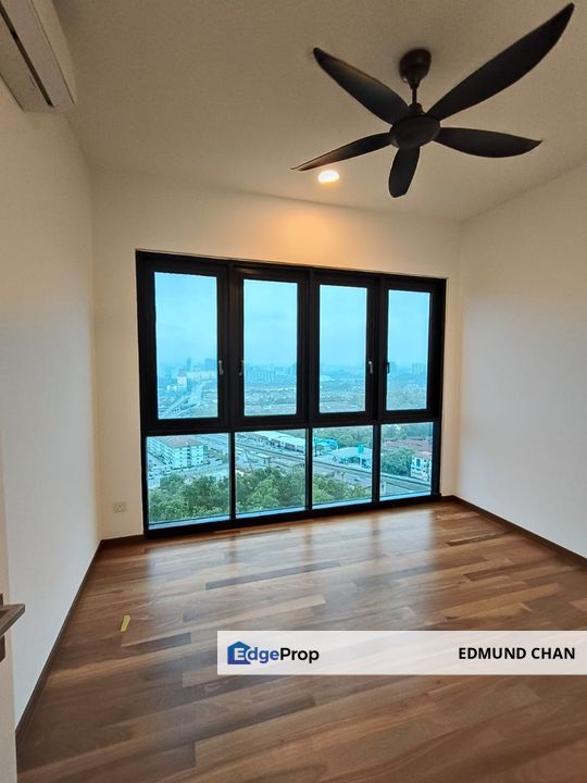 Partly furnish brand new unit Sky Condo Puchong Jaya, Selangor, Puchong