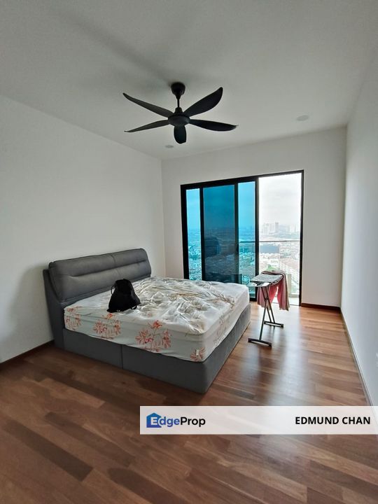 Partly furnish brand new unit Sky Condo Puchong Jaya, Selangor, Puchong