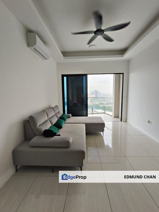 Partly furnish brand new unit Sky Condo Puchong Jaya, Selangor, Puchong