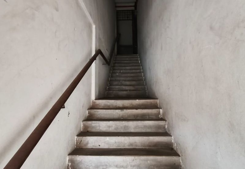 4 storey shop lot facing main road high visibility at Puchong Utama