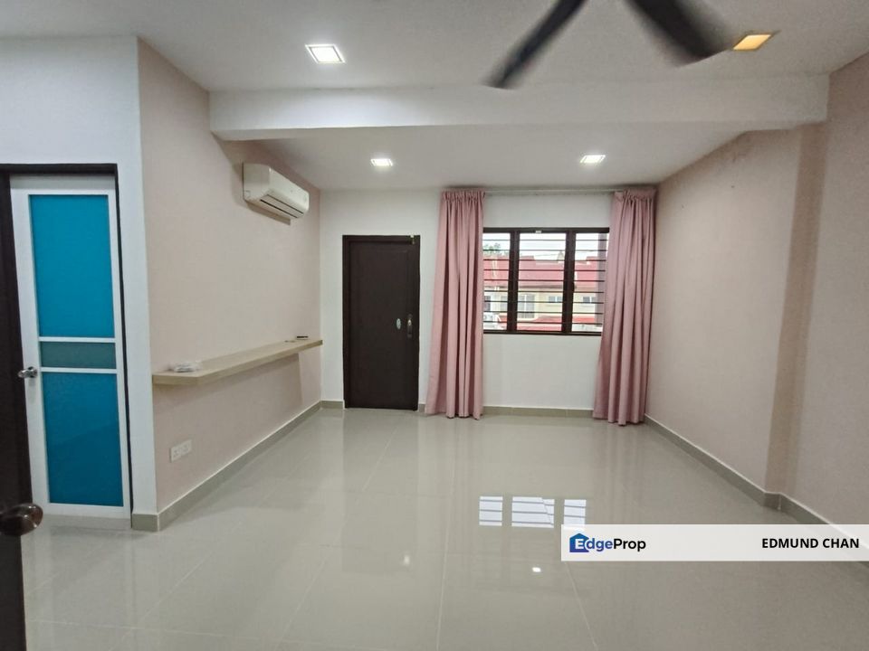 Taman Lestari Putra, 2 sty link house, fully extended front and back & renovated, Selangor, Seri Kembangan