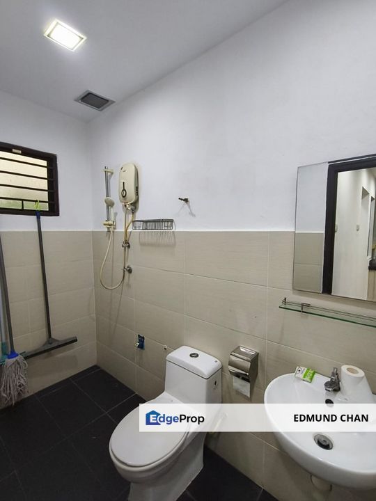 Taman Lestari Putra, 2 sty link house, fully extended front and back & renovated, Selangor, Seri Kembangan