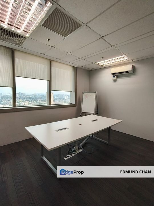 Partly furnish office Sunway Pinnacle, well keep & move in conditions, Selangor, Subang