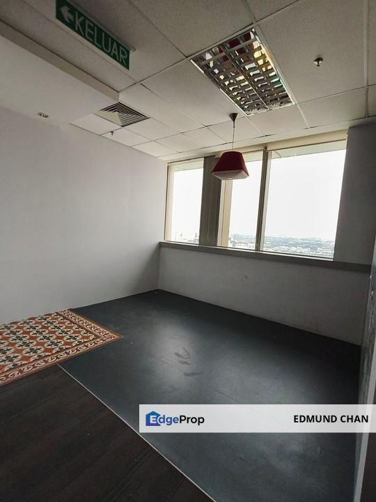 Partly furnish office Sunway Pinnacle, well keep & move in conditions, Selangor, Subang