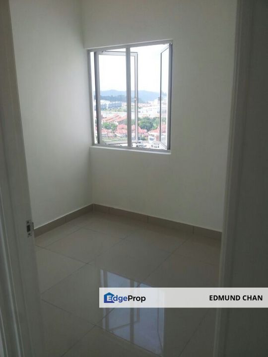 The Sanderson condo, partly furnish, facing green, Selangor, Seri Kembangan