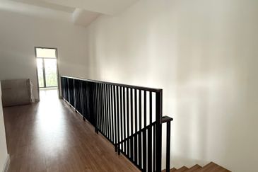 East 57 (Residensi Laman Timur)