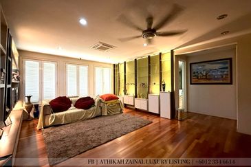 Rafflesia @ The Hill