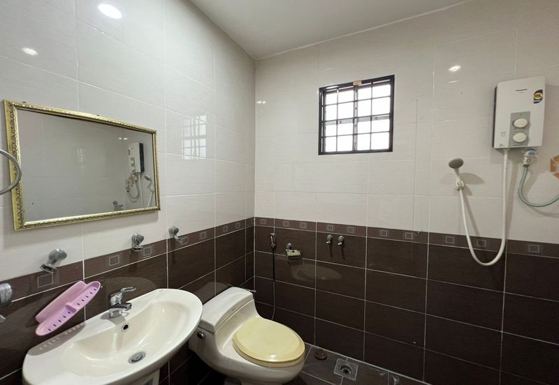 Bandar Sunway PJS 10 double storey house fully extended renovated move in condition 