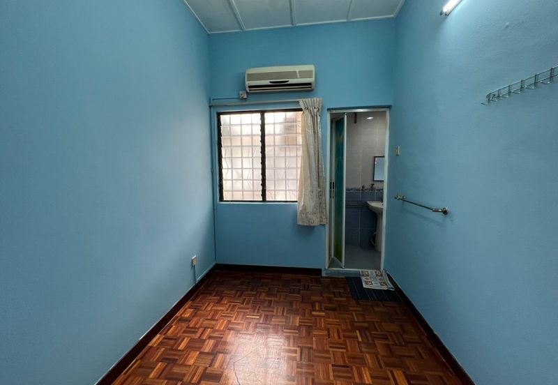 Bandar Sunway PJS 10 double storey house fully extended renovated move in condition 