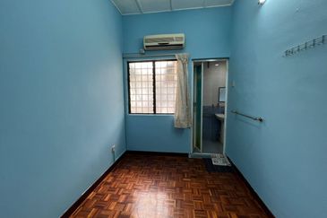 Bandar Sunway PJS 10 double storey house fully extended renovated move in condition 