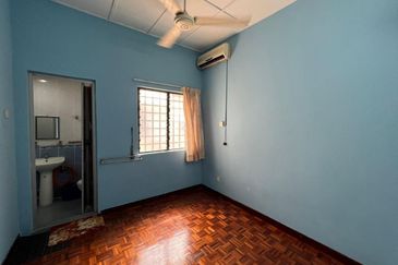 Bandar Sunway PJS 10 double storey house fully extended renovated move in condition 