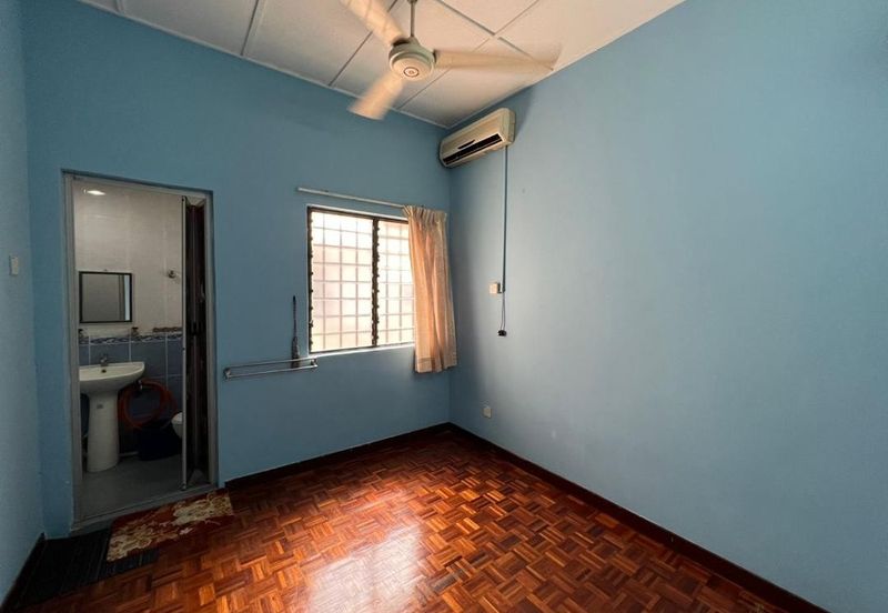 Bandar Sunway PJS 10 double storey house fully extended renovated move in condition 